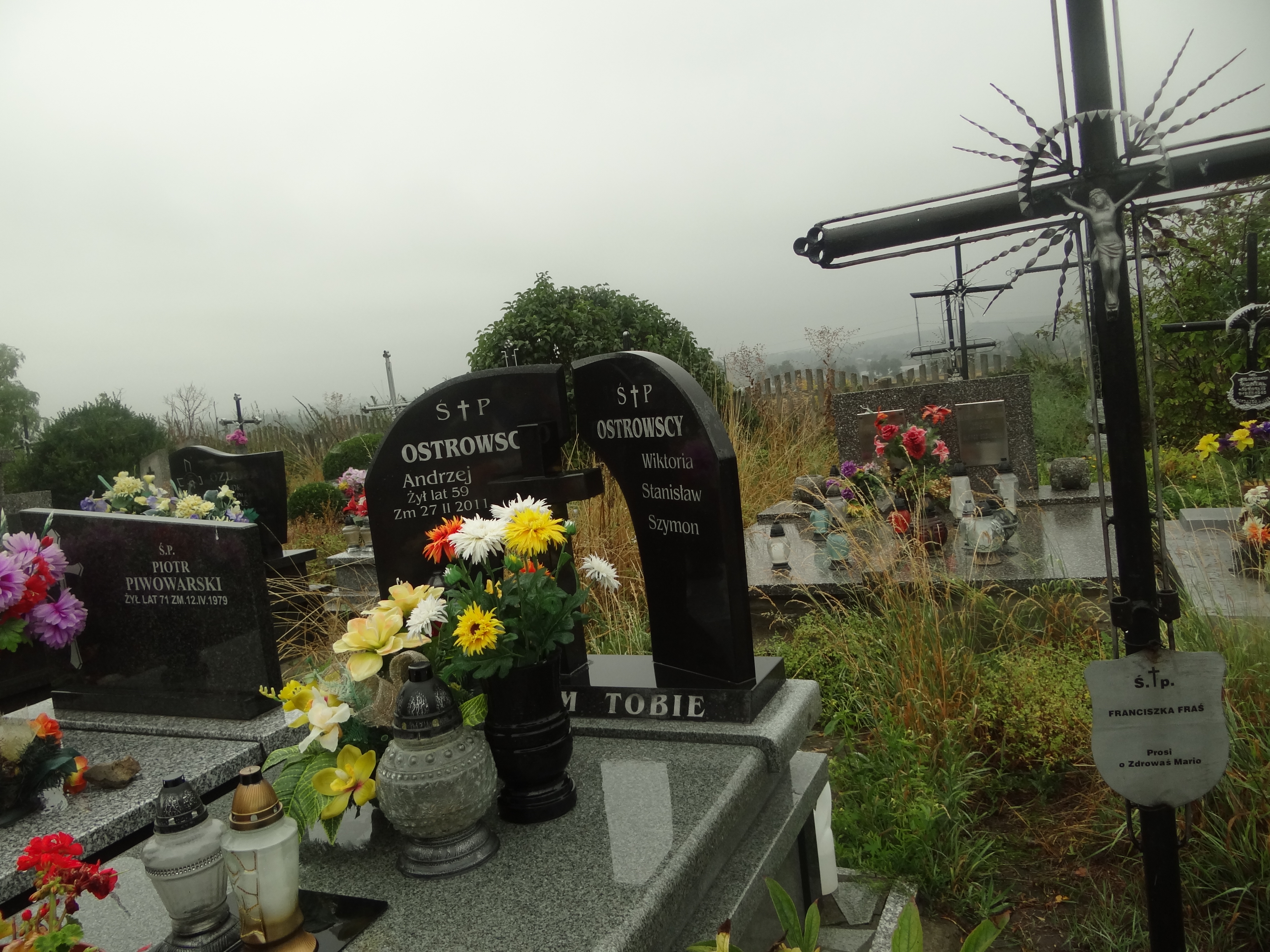 Miejsce pochówku Ostrowskich -cmentarz w Prandocinie -zdjecie wykonane we wrześniu 2015 